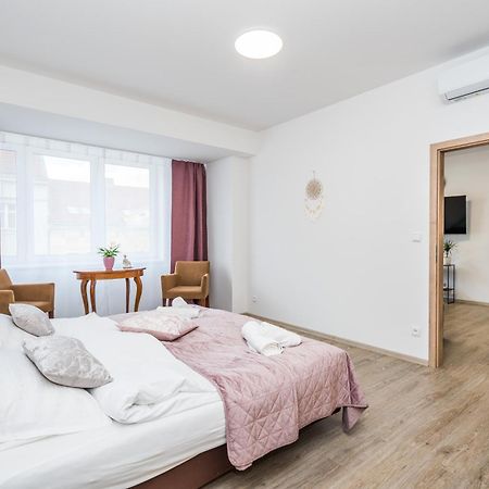 Perla Hradce 302 Apartment Hradec Králové Exterior foto